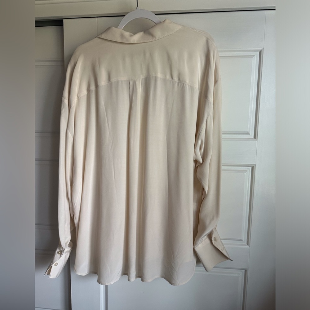 NWT LOFT silky like Blouse - Picture 4 of 4
